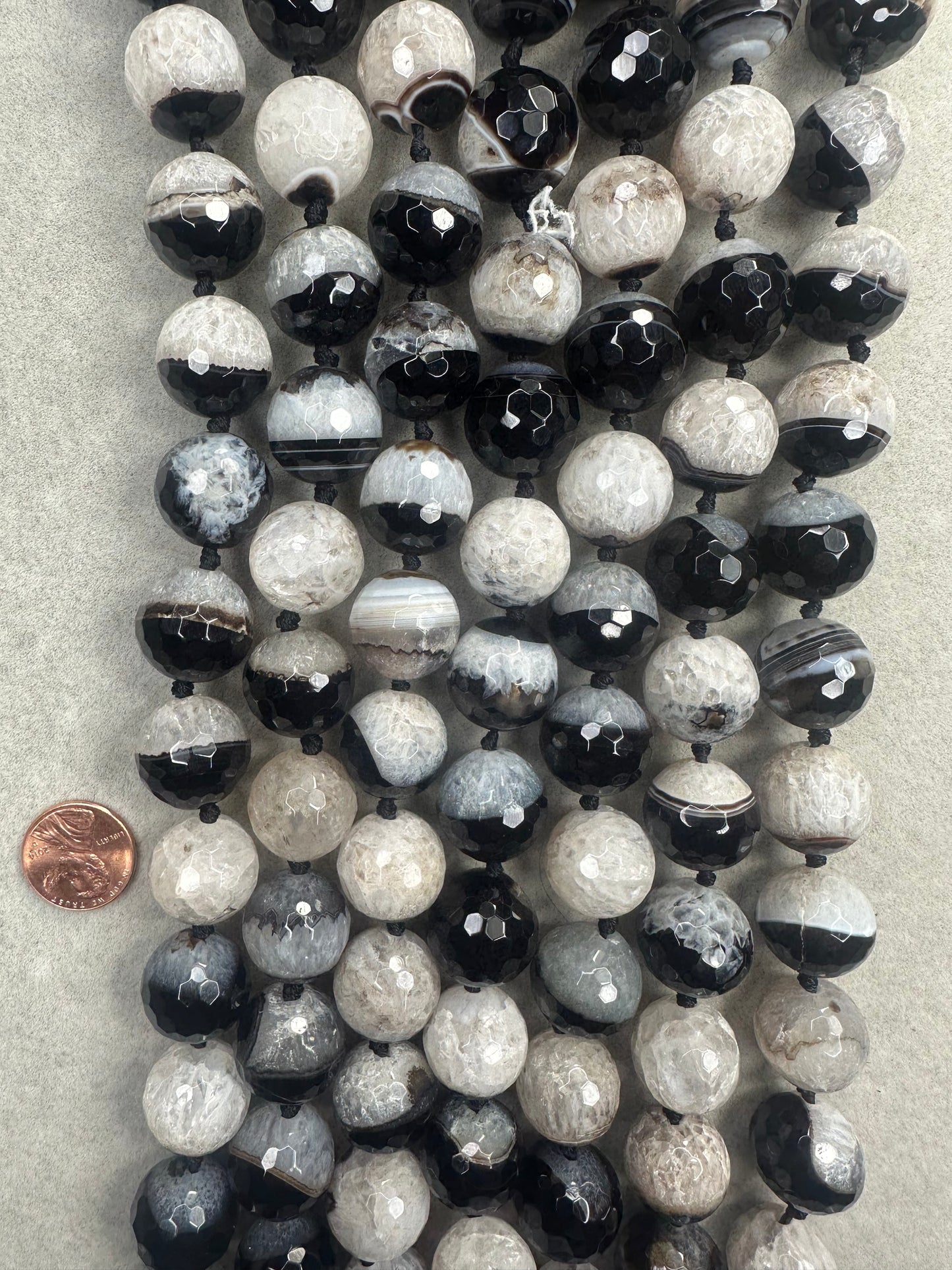 black and white agate faceted round 18mm 16"strand